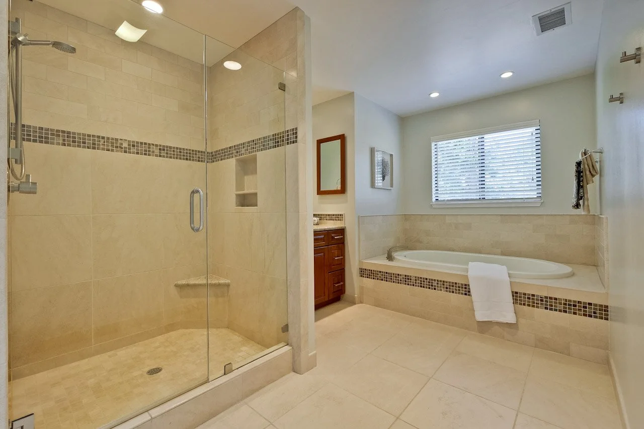 Master Bathroom      3_mls.jpg