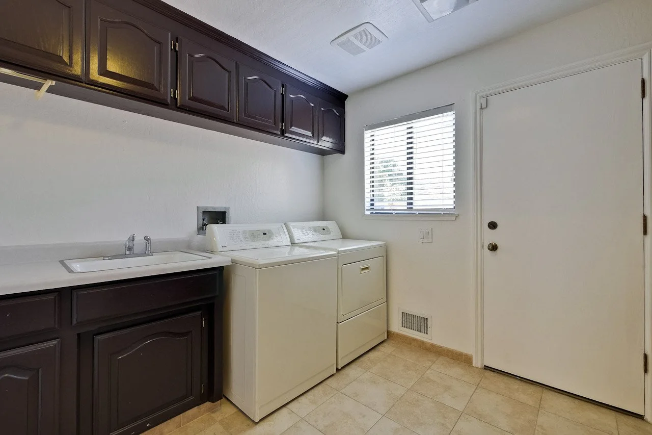 Laundry      1_mls.jpg