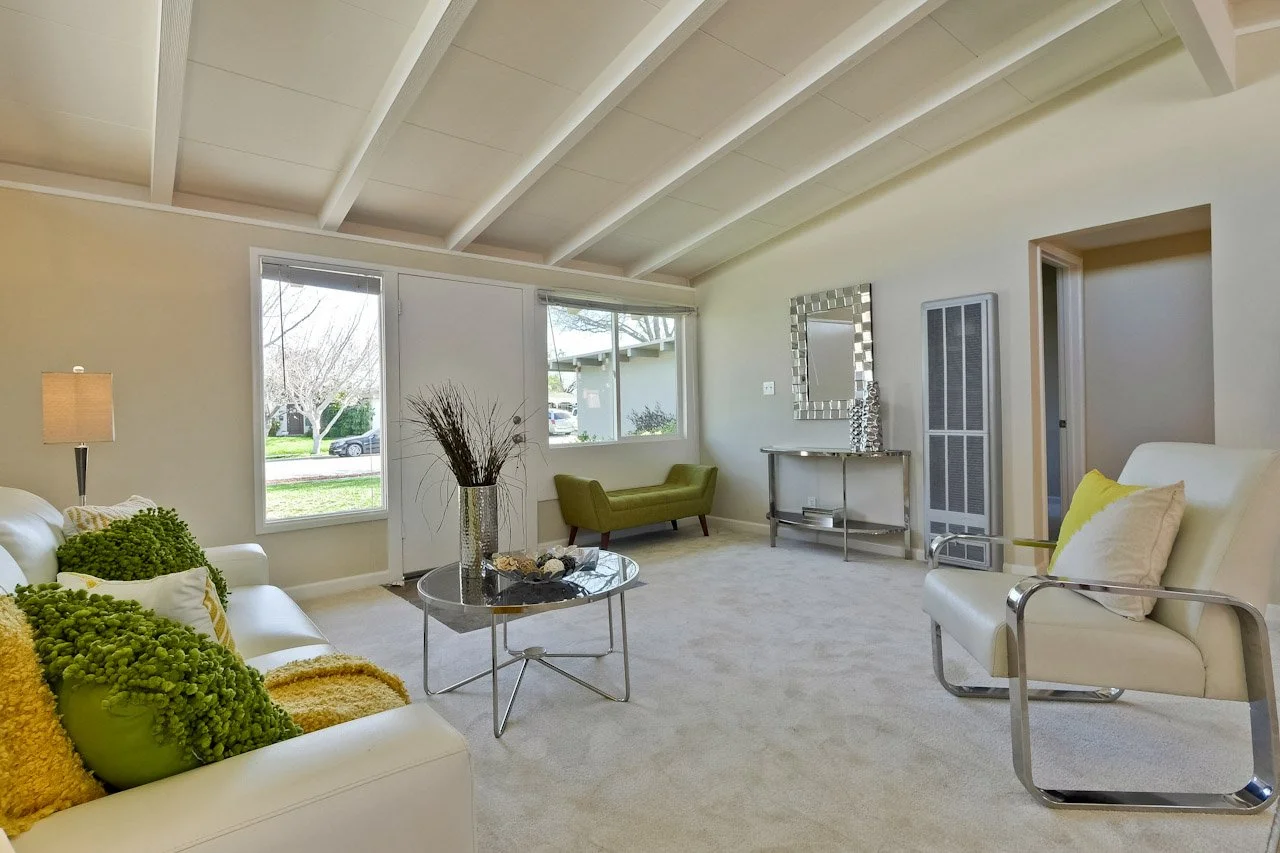 Living Room      4_mls.jpg