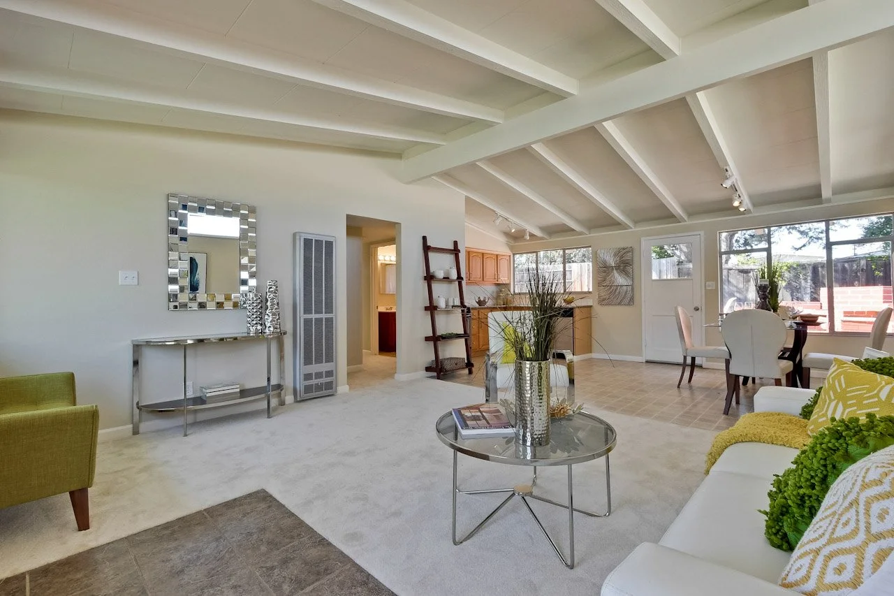 Living Room      1_mls.jpg