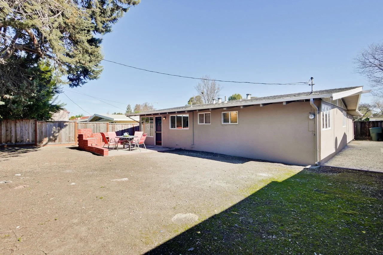 Backyard      4_mls.jpg