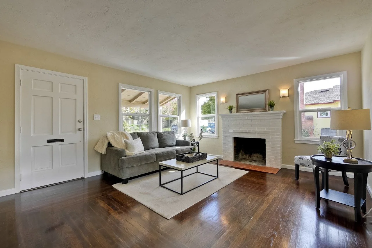 Living Room       1_mls.jpg