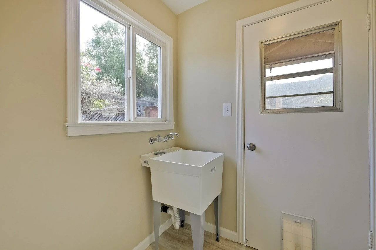 Laundry Room      1_mls.jpg