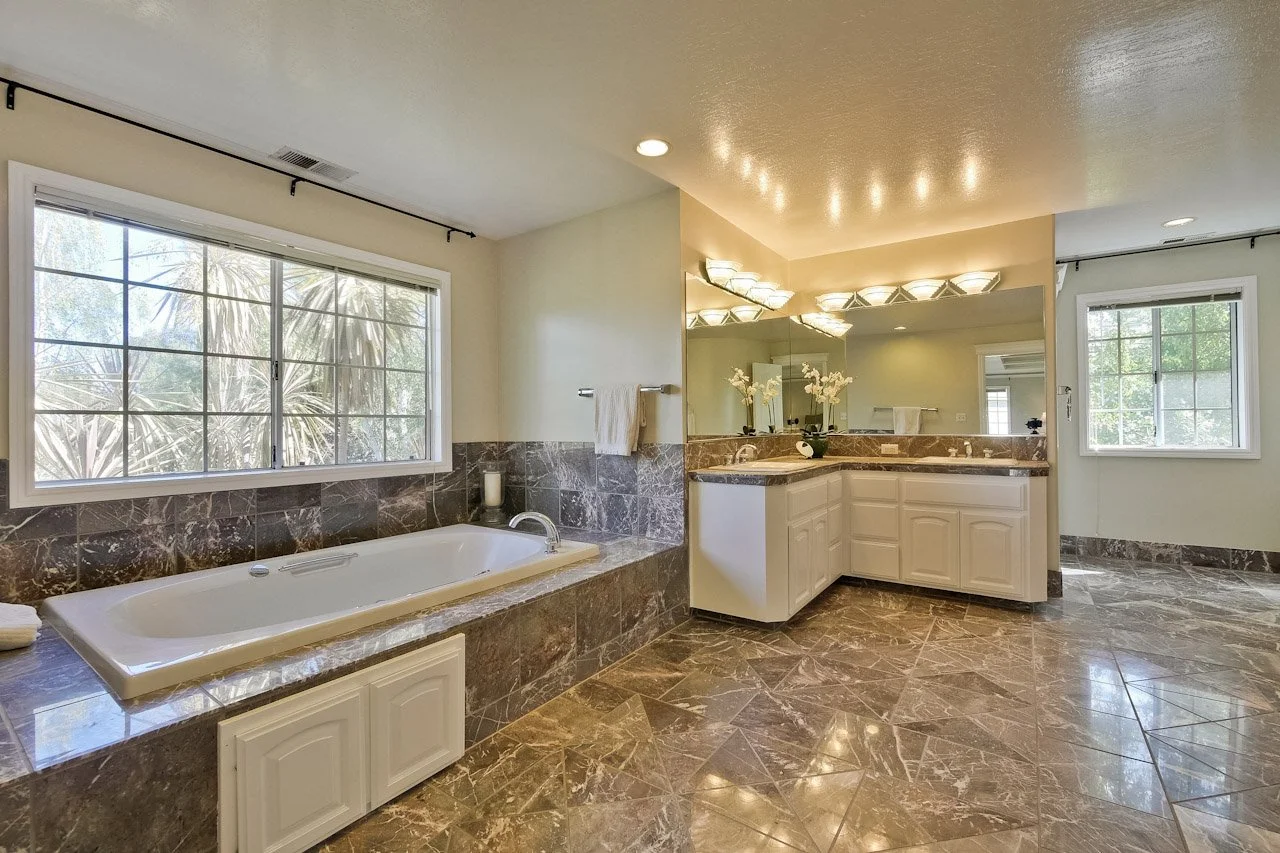 Master Bathroom      1_mls.jpg