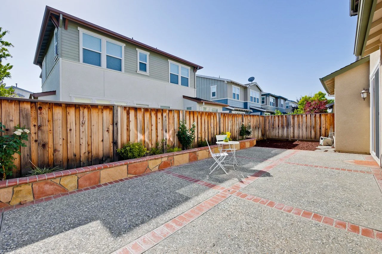 Backyard      2_mls.jpg