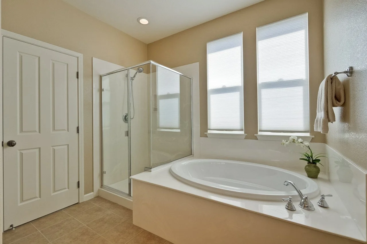 Master Bathroom      2_mls.jpg