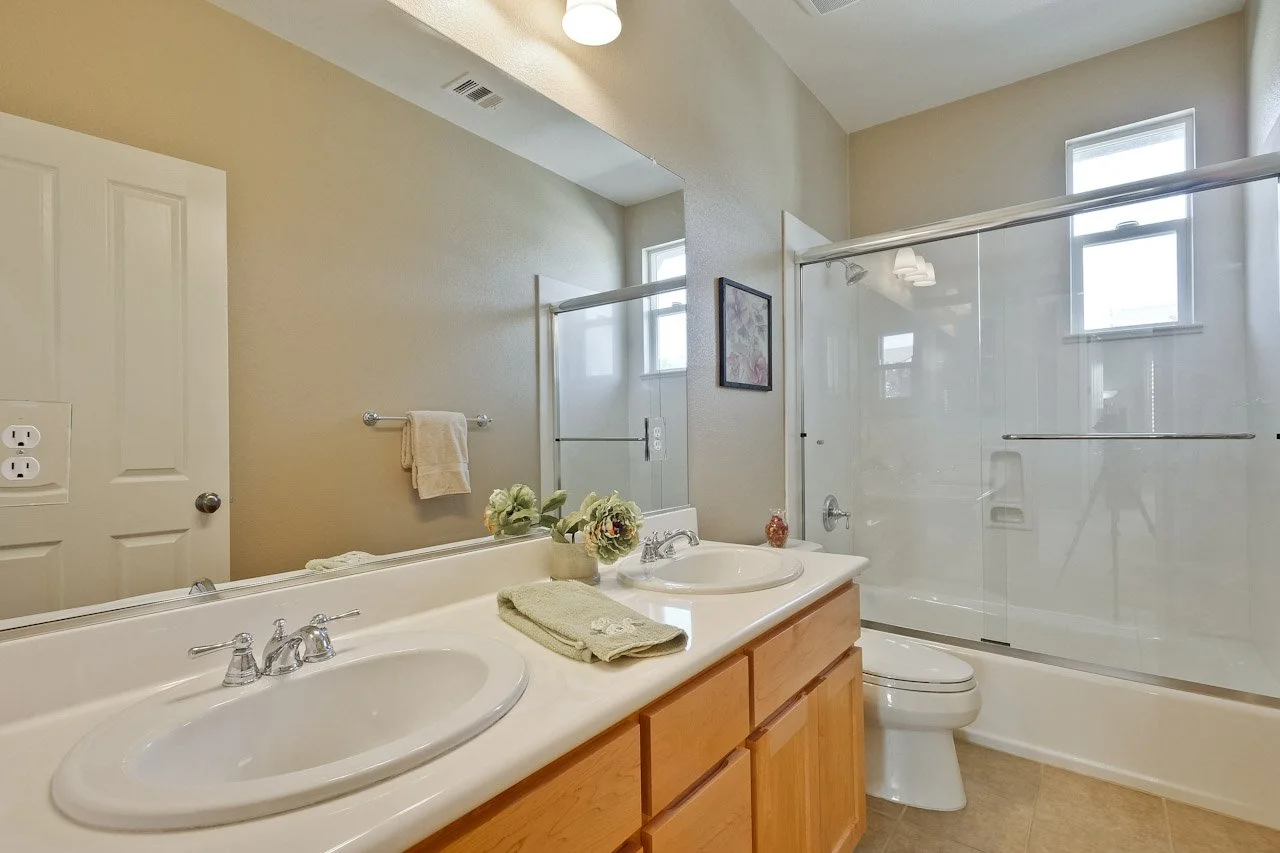 Bathroom      3_mls.jpg