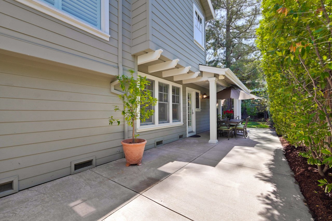 Backyard      2_mls.jpg