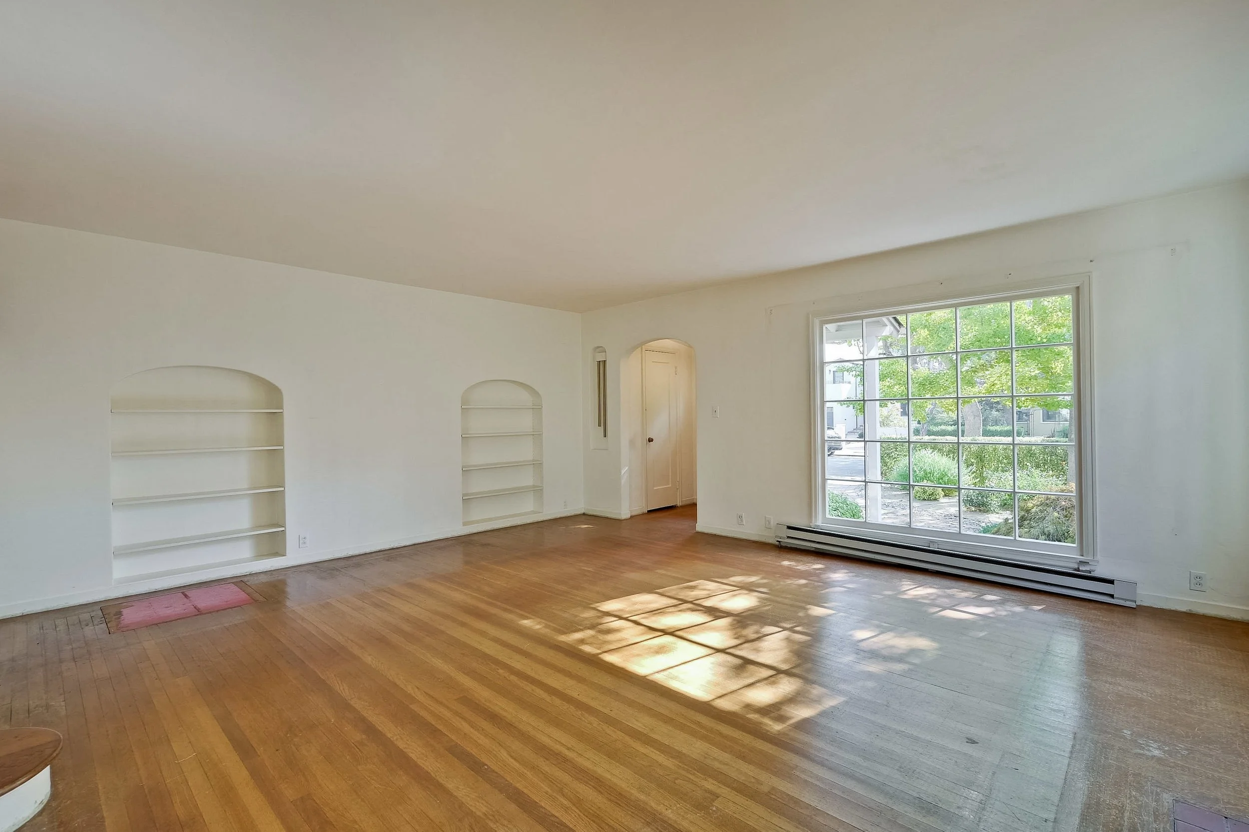 Living Room      4.jpg