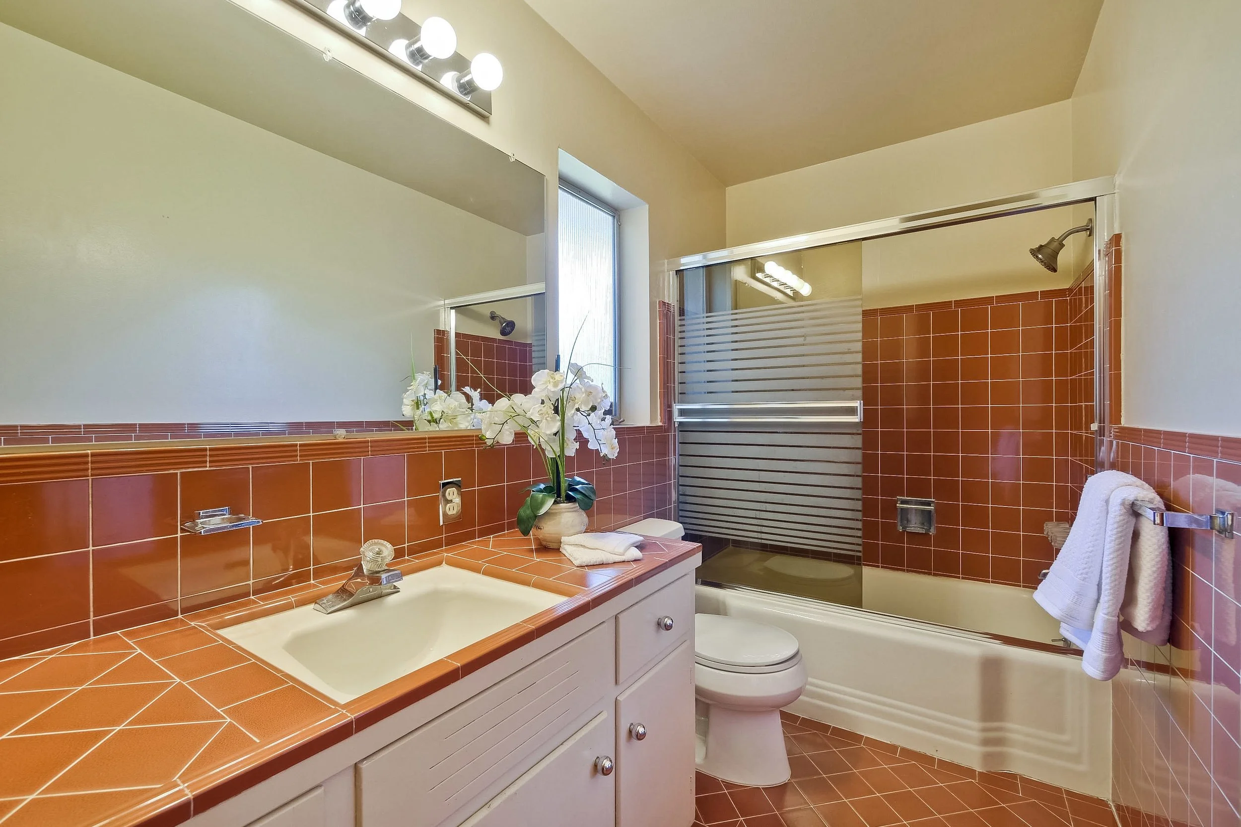 Bathroom      1-2.jpg