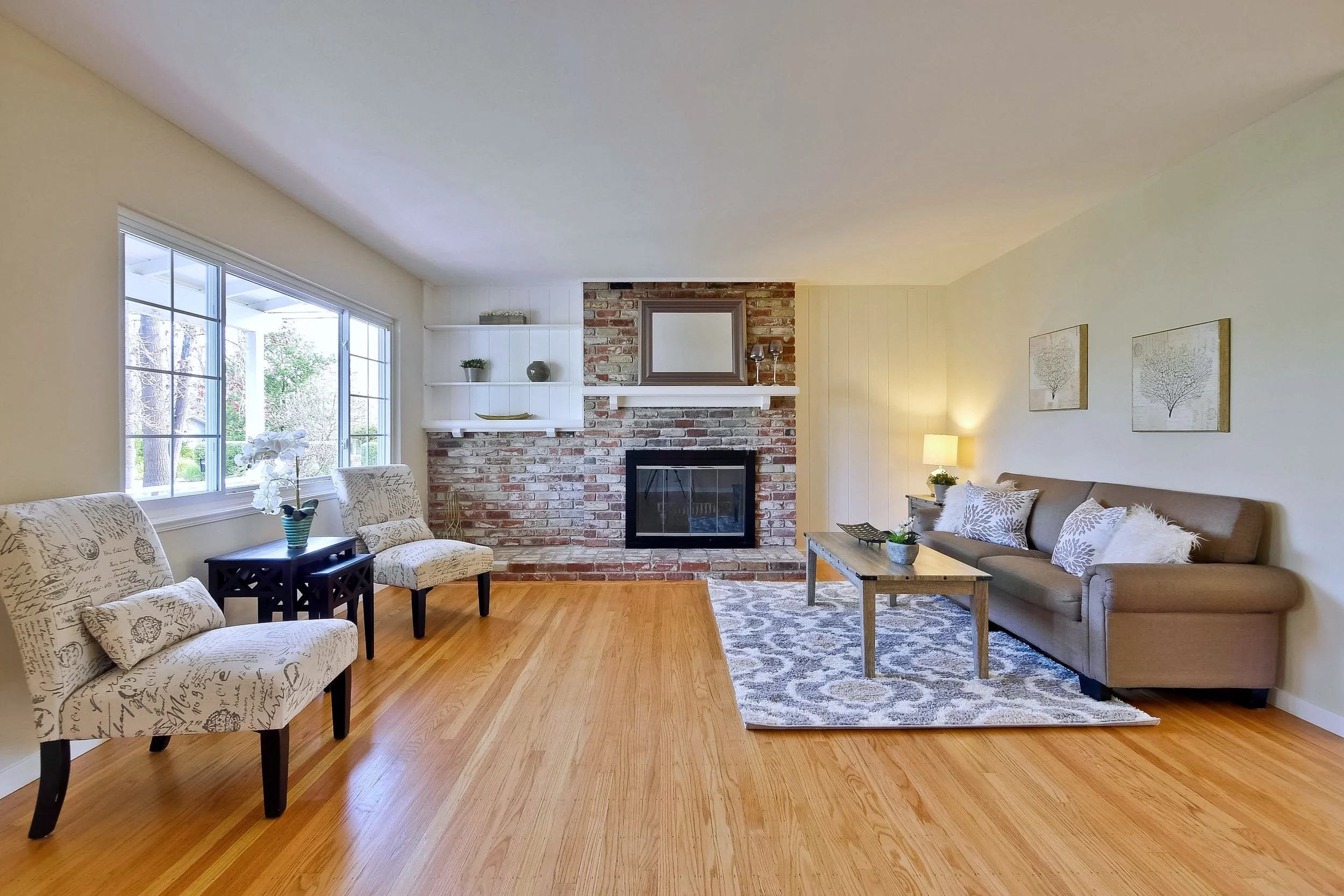 Living Room      5.jpg