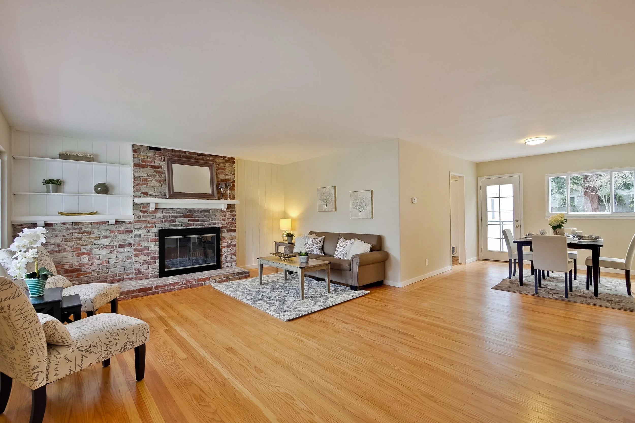 Living Room      1.jpg