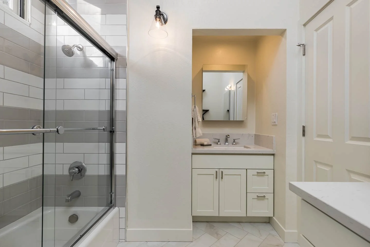 833 La Para-Set 2-8 - MLS.jpg