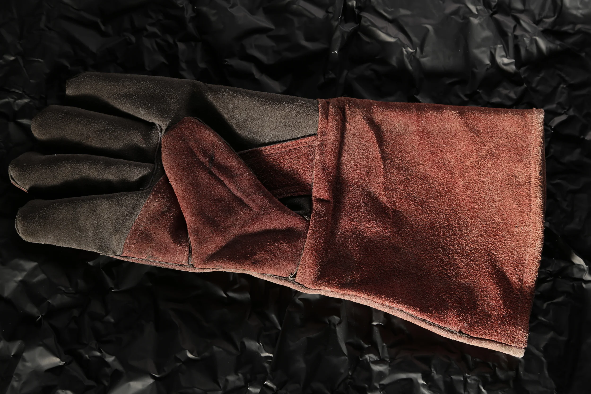 A04_Atwood_T_Glove_.jpg