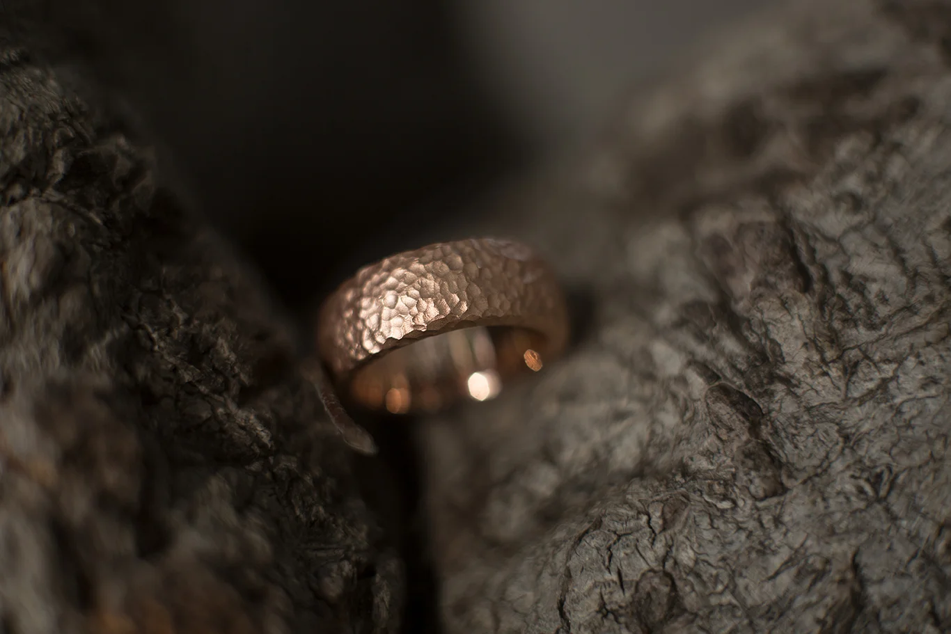 Rhodes-Wedding-Co-Bokeh-Mens-Wedding-Band