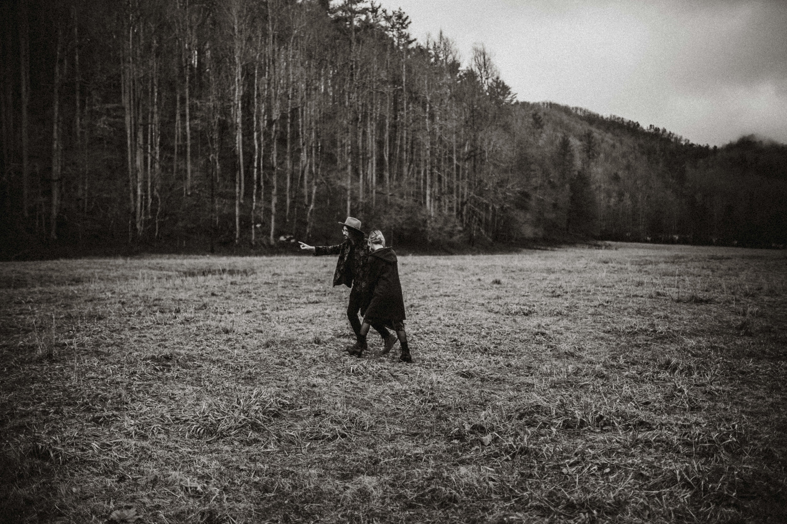 blue-ridge-mountains-couple-photographer.jpg