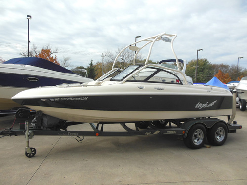 2002 Tige' 2000V Ltd. Ski Boat