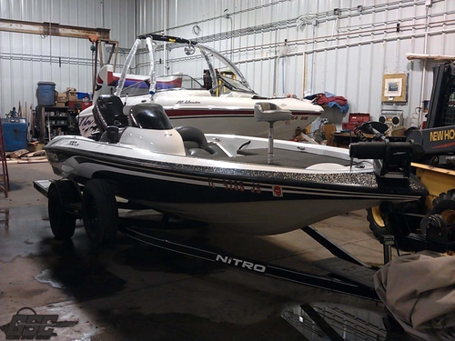 2003 Nitro 700 LX