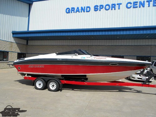 1990 Rinker 236 Sport Cuddy