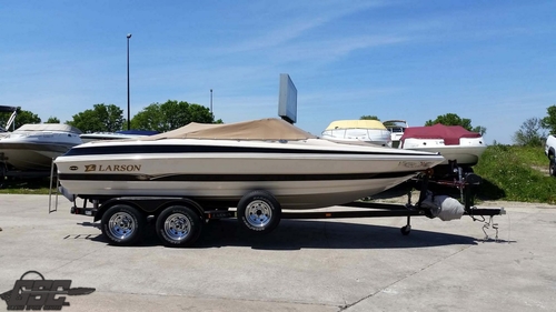 2002 LARSON 210 LXI