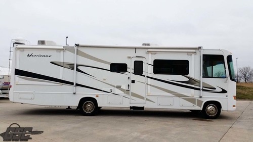 2008 FOUR WINNS HURRICANE 32 E