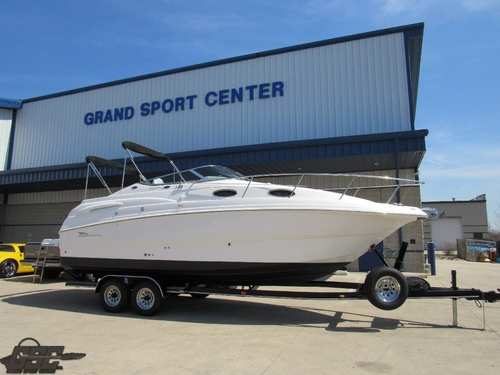 2002 Chaparral 260 Signature Cuddy