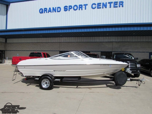 2005 Stingray 185 LS Bowrider