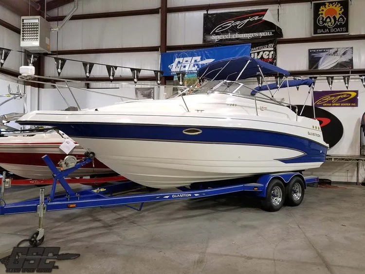 2005 Glastron GS249 Cuddy Cabin
