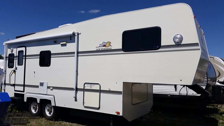 2003 NEW HORIZON NH 26 RLS FIFTH WHEEL