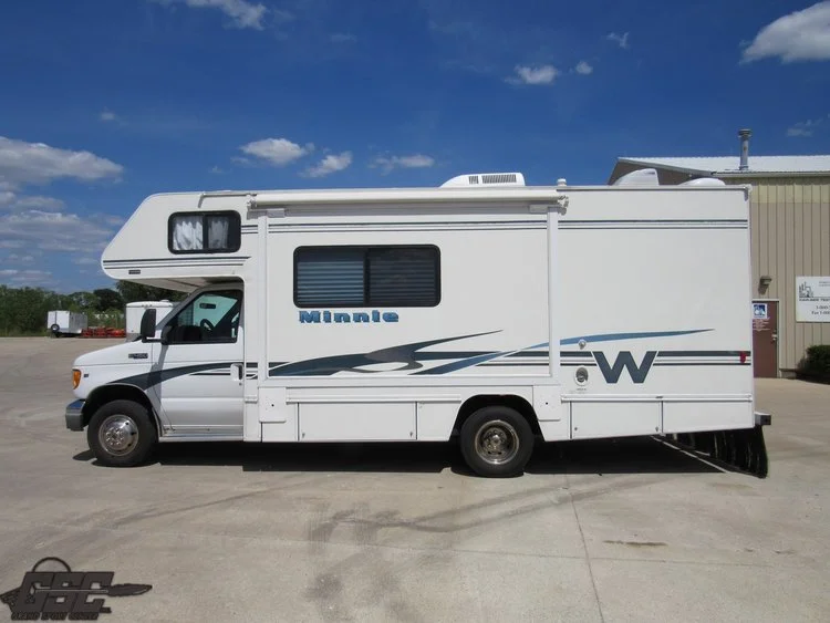 2002 WINNEBAGO MINNIE M24F
