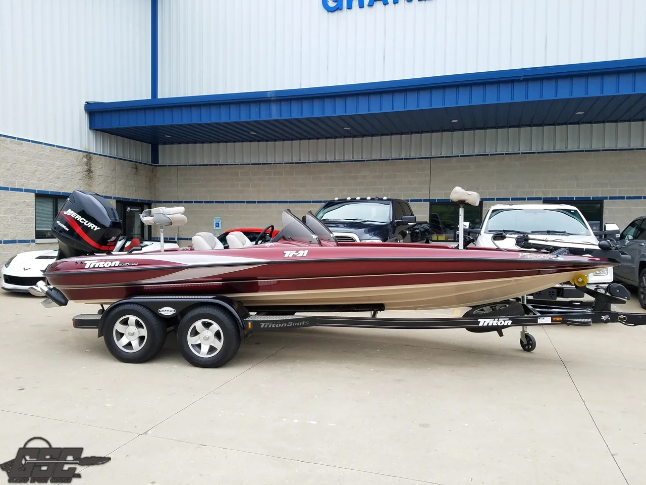 2001 Triton TR-21 DC Fishing Boat