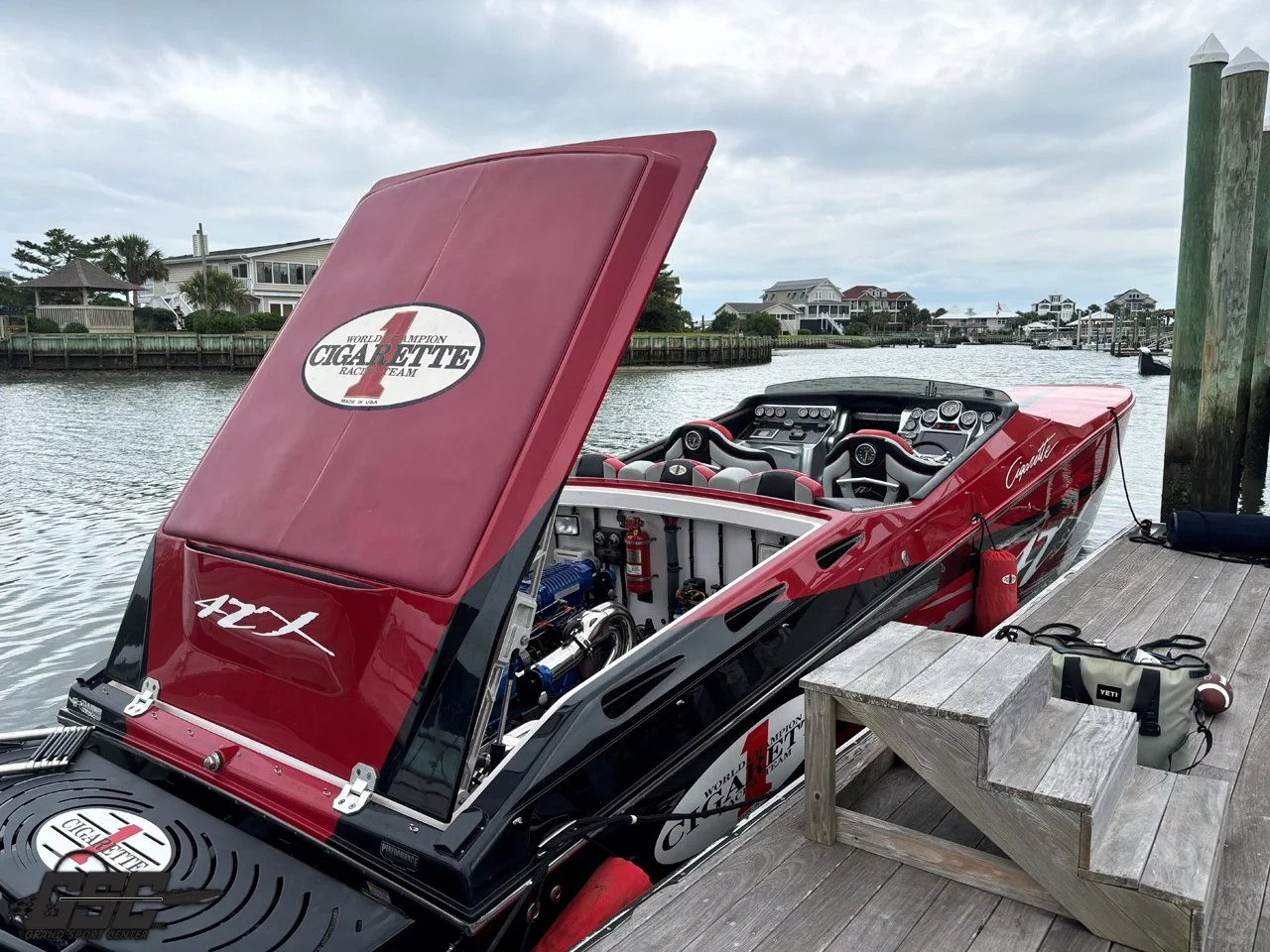 2011 Cigarette 42X - 005.jpg