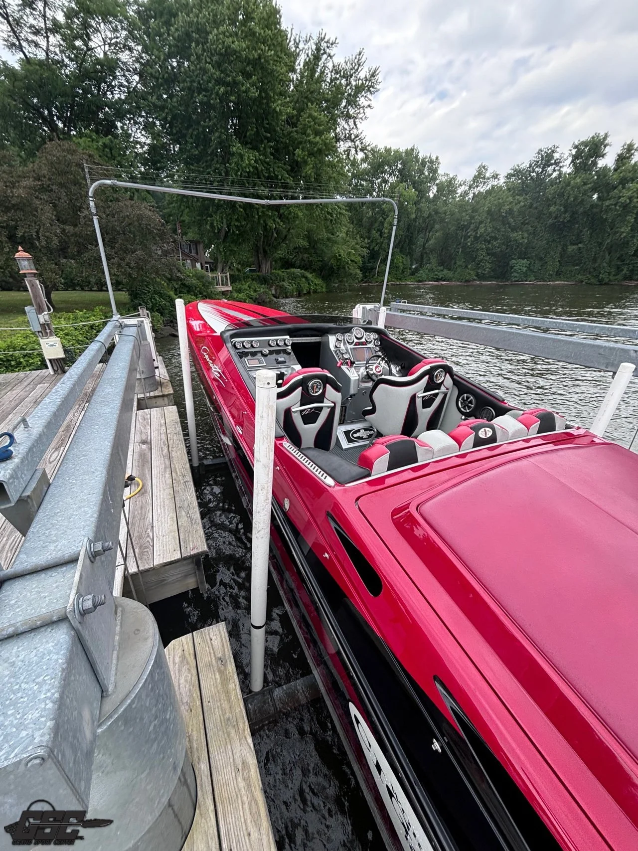 2011 Cigarette 42X - 008.jpg