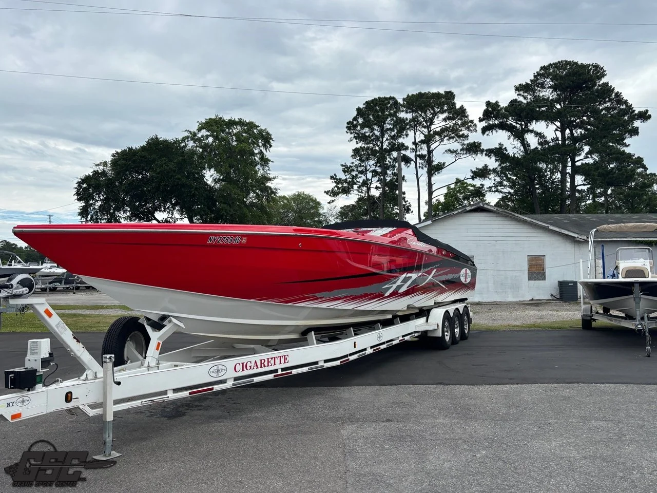 2011 Cigarette 42X - 017.jpg