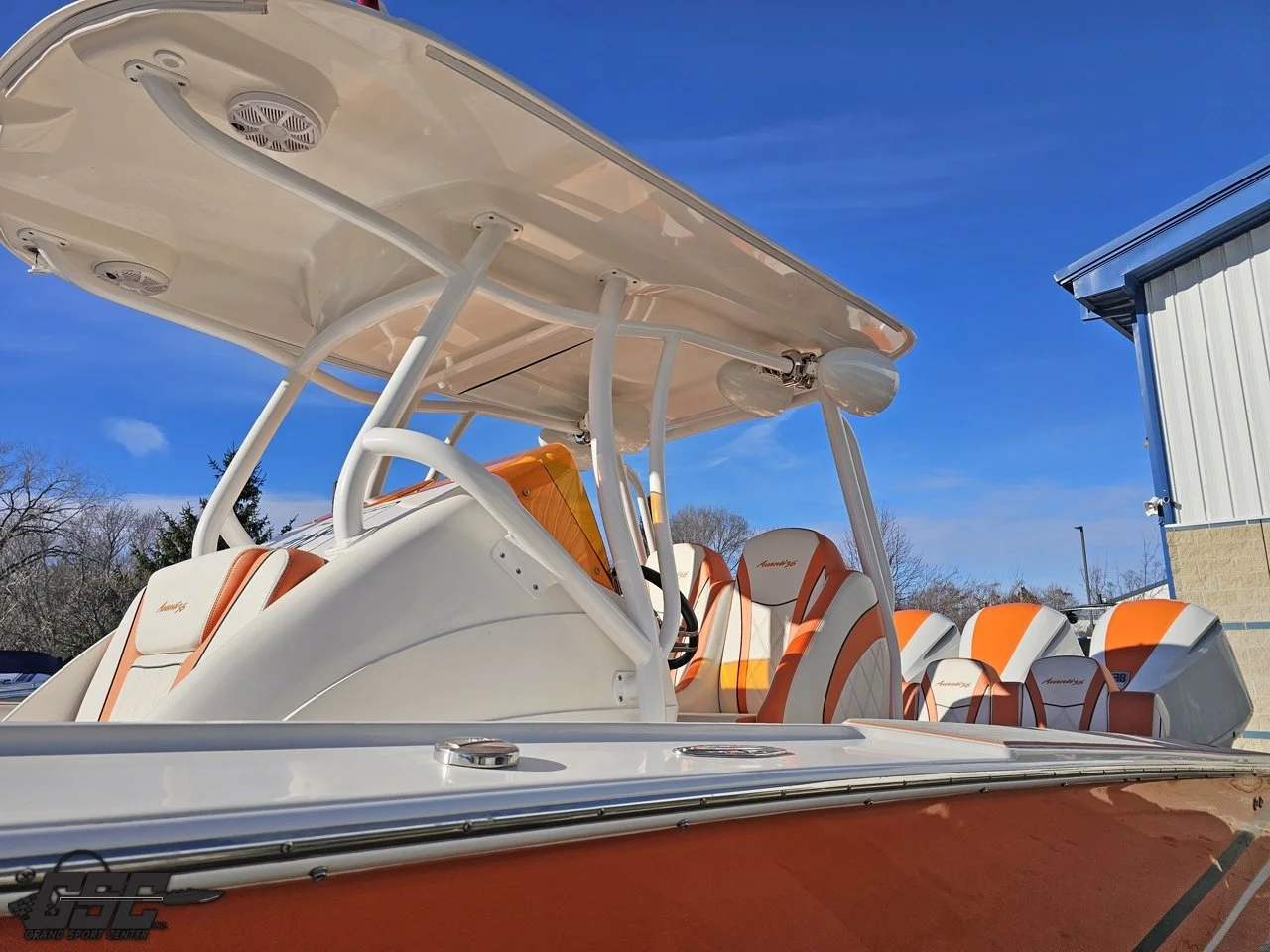 2021 Avanti 36 Center Console — Grand Sport Center