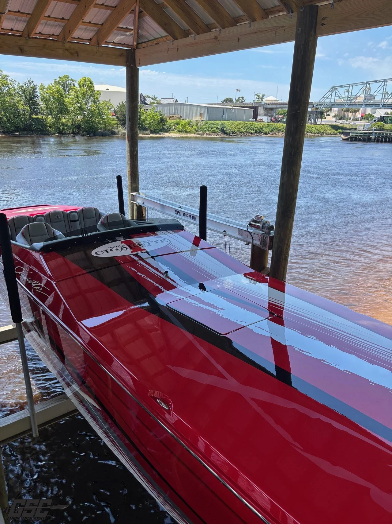 2011 Cigarette 42X - 014.jpg