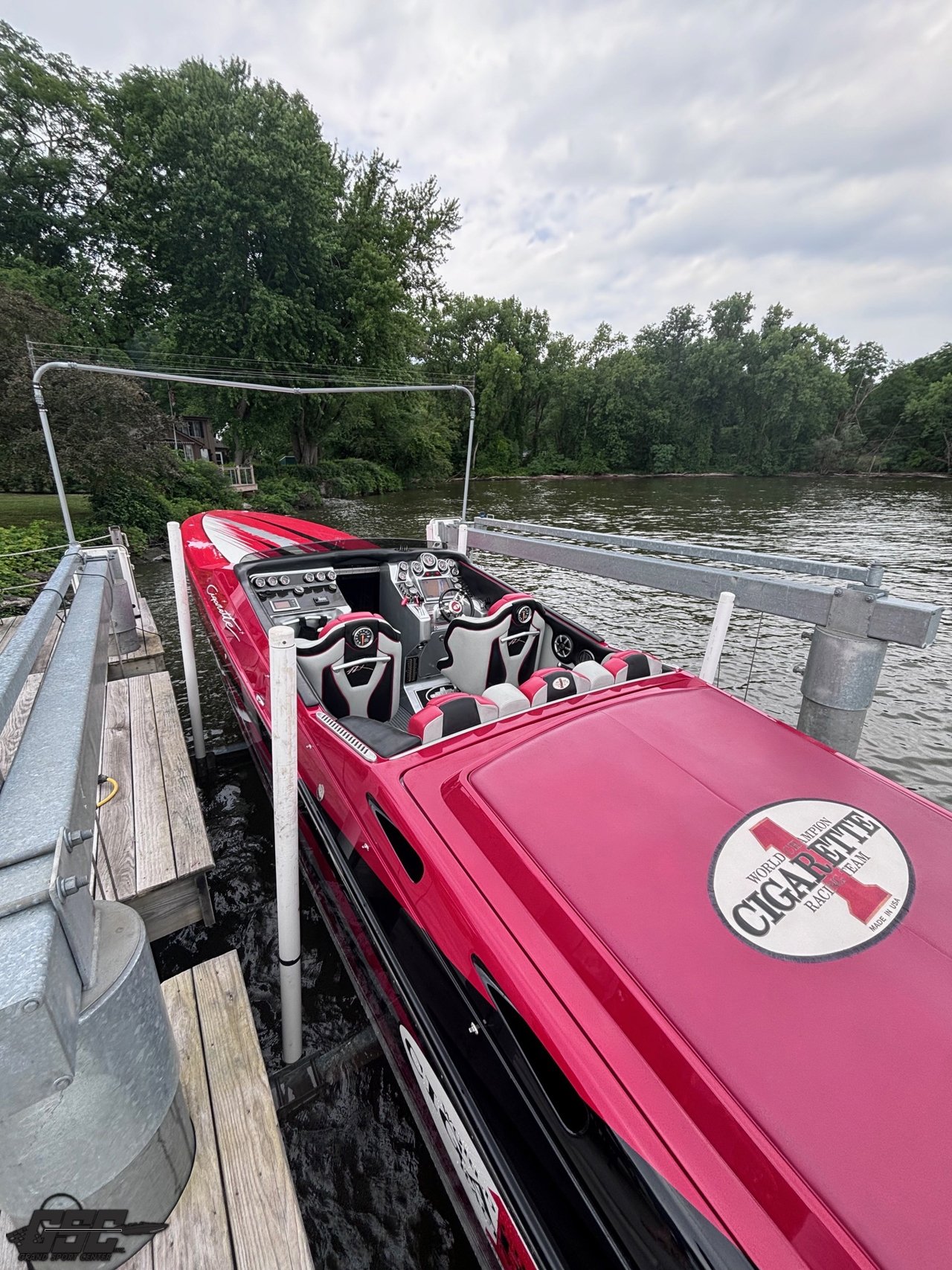 2011 Cigarette 42X - 007.jpg