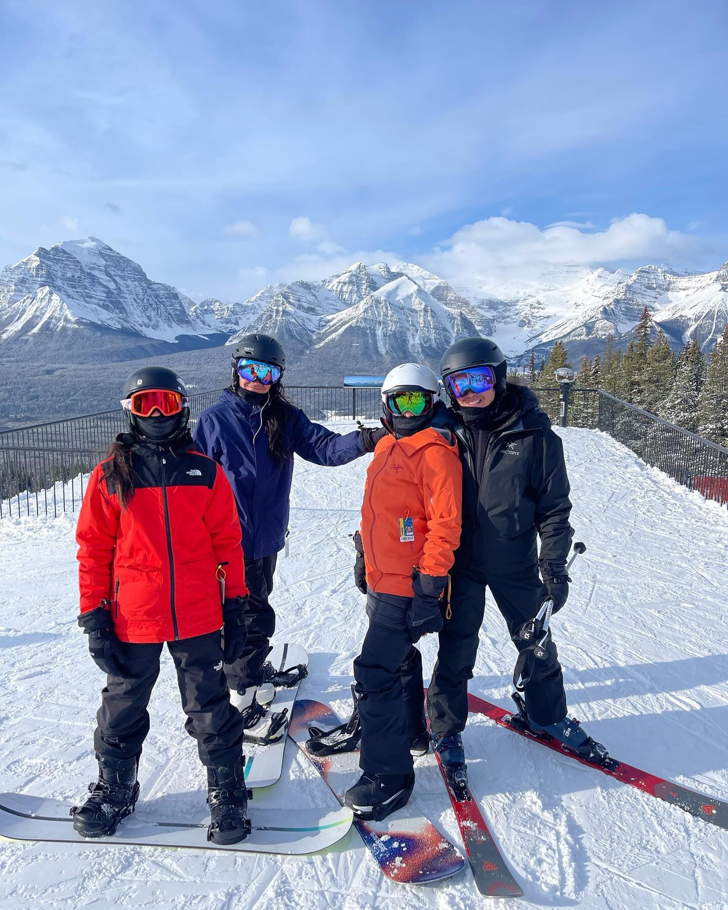 Having the best time @skilouise and @sunshinevillage. 15 cm of fresh fluffy powder on Wednesday, it was an absolutely unreal day. A couple more days here then home to Toronto this weekend. 

True story: When  I was at University in New Zealand most o
