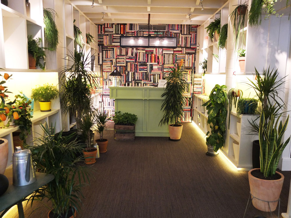 STAY // I stayed at the budget-friendly and stylish Praktik Garden in the Eixample neighborhood. It's close to the metro, shopping street Passeig de Gracia and Gaudí's Casa Batlló and Casa Milà.