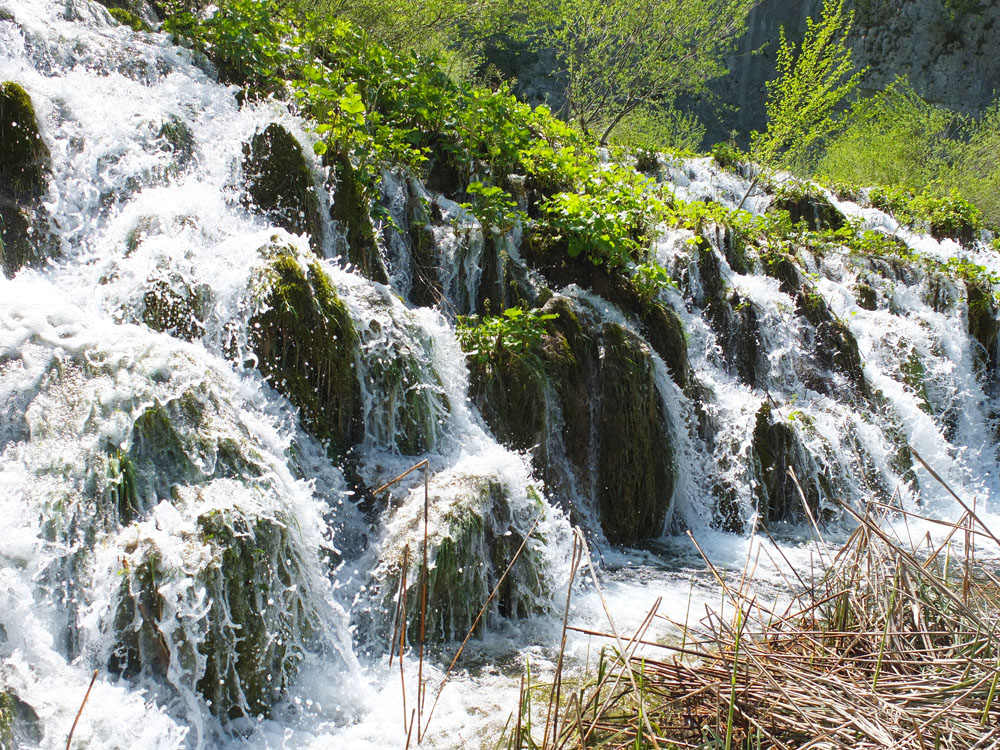 Waters flowing over limestone and chalk have, over thousands of years, deposited travertine barriers, creating natural dams, which in turn have created lakes, caves and waterfalls.