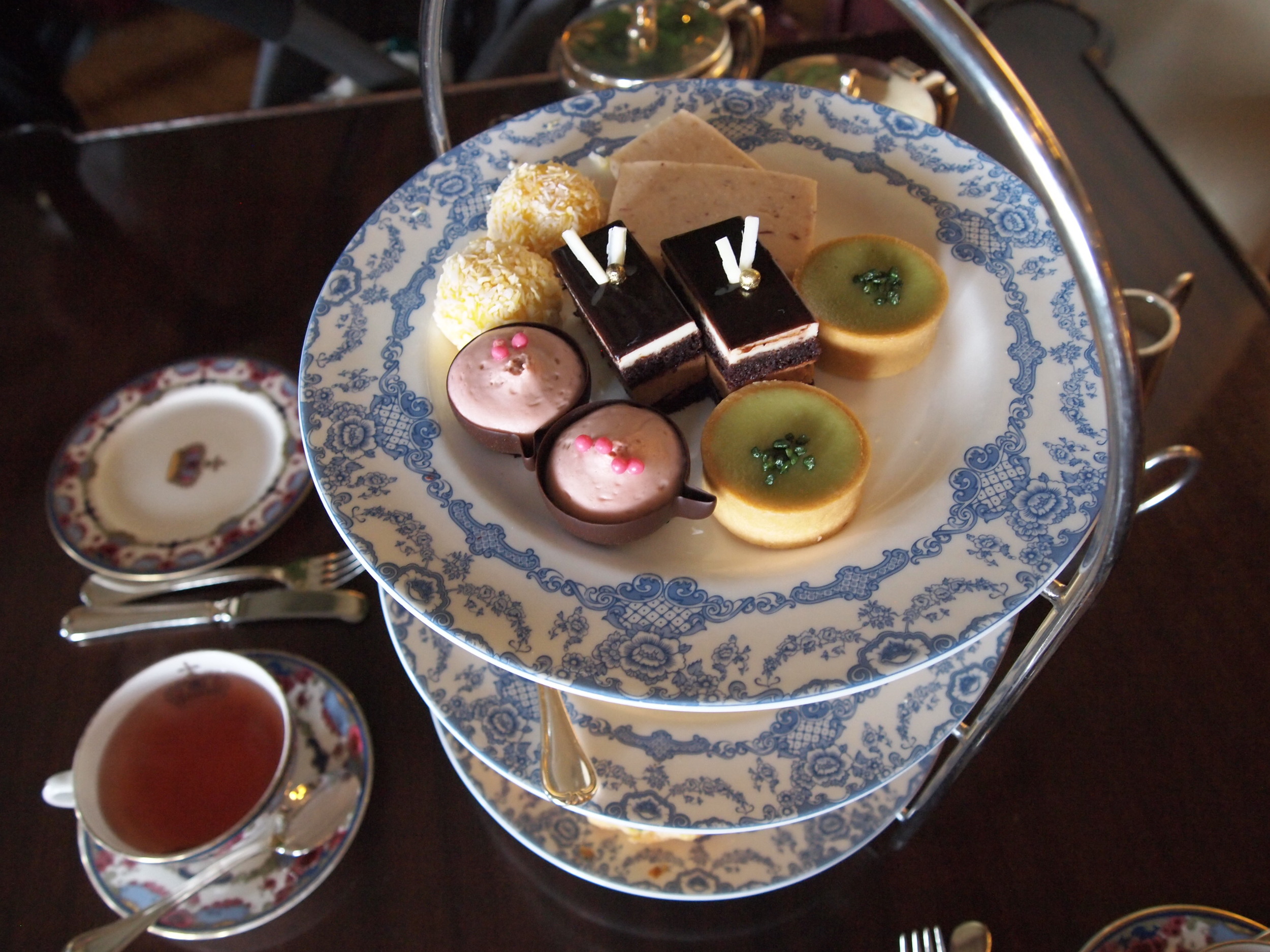  Afternoon Tea: The three-tiered tray 