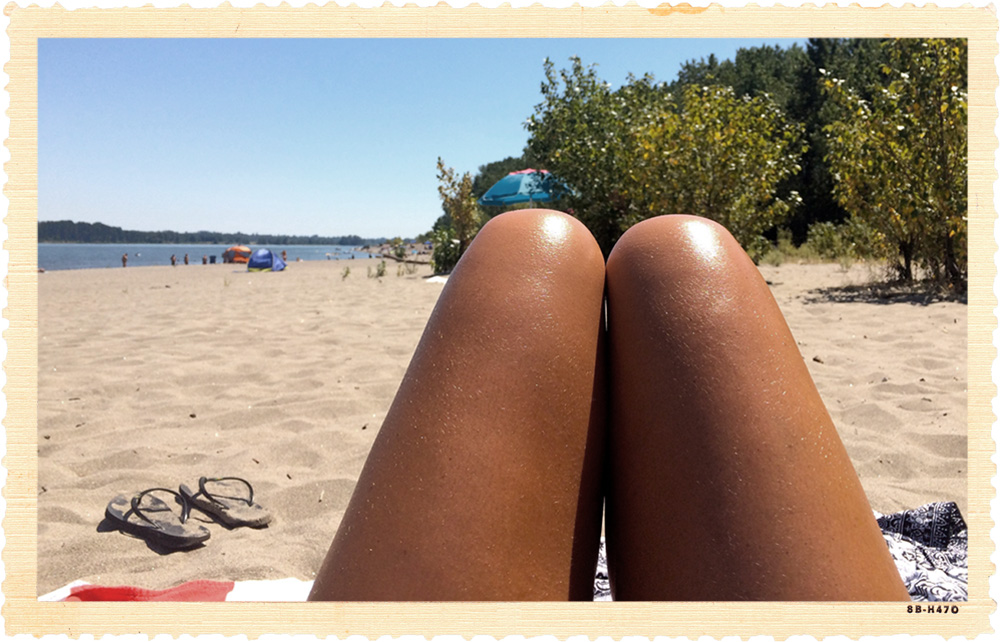 Hot dogs or legs?! We chased the sun to Sauvie Island {pronounced saw-vee or soh-vee}, about 30 minutes north of the city, on a 37°C&nbsp;day. The most popular beaches,&nbsp;Collins and Walton, face the Columbia River. The northern end of Collins be…