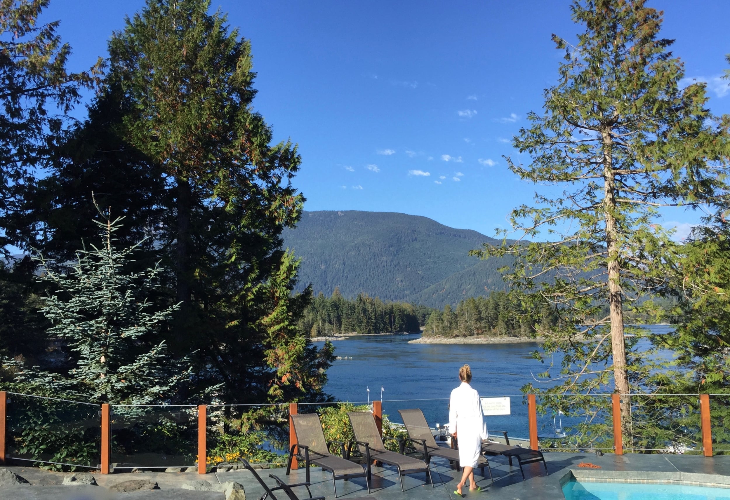 Spending some solo time in the spa's alfresco hydrotherapy circuit, included in every stay.&nbsp;