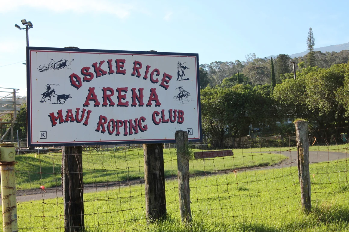 The infamous Arena roping sign. If you miss a turn here, you do an extra hour of climbing.