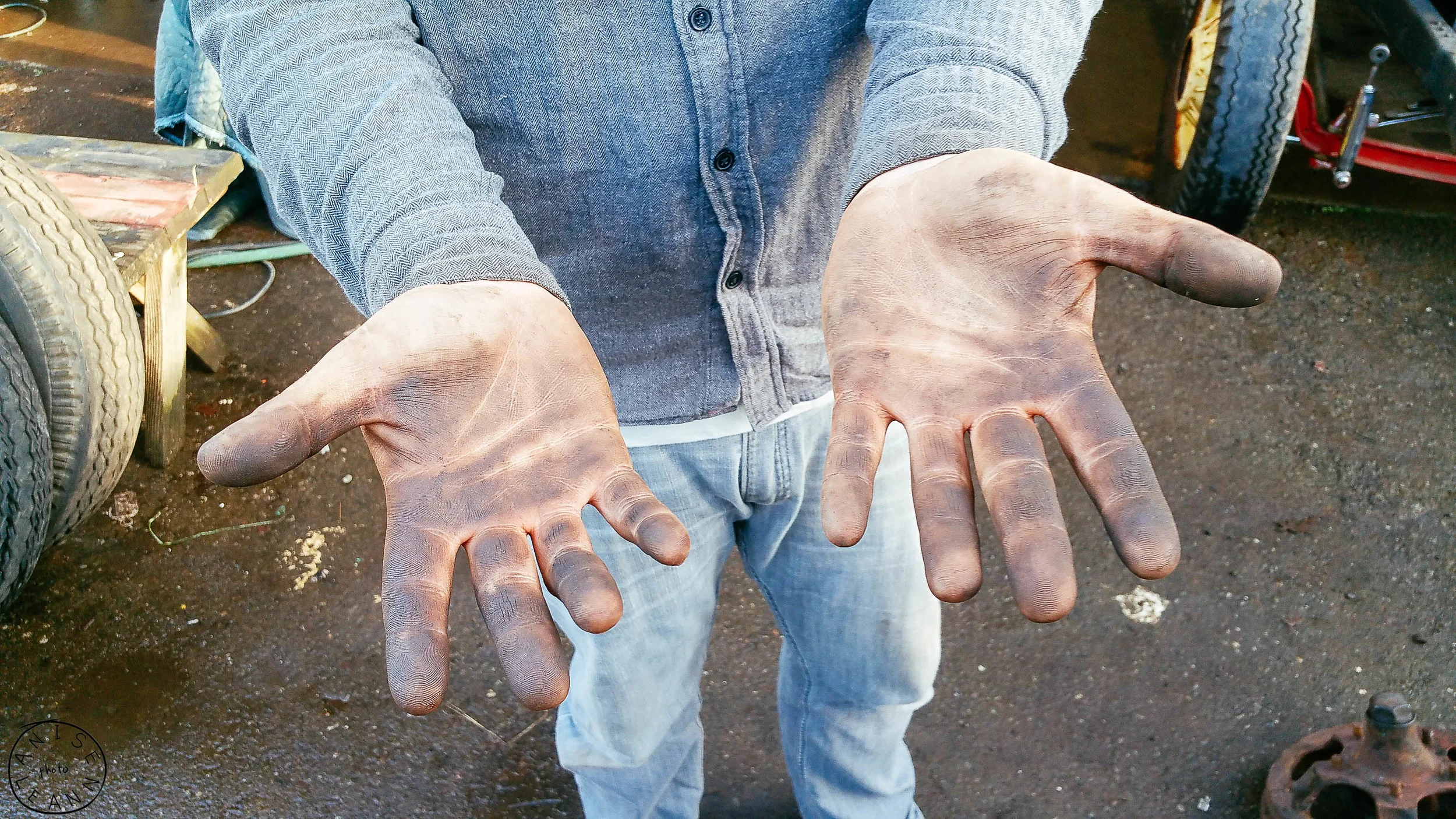 Nick totally needs gloves............. 