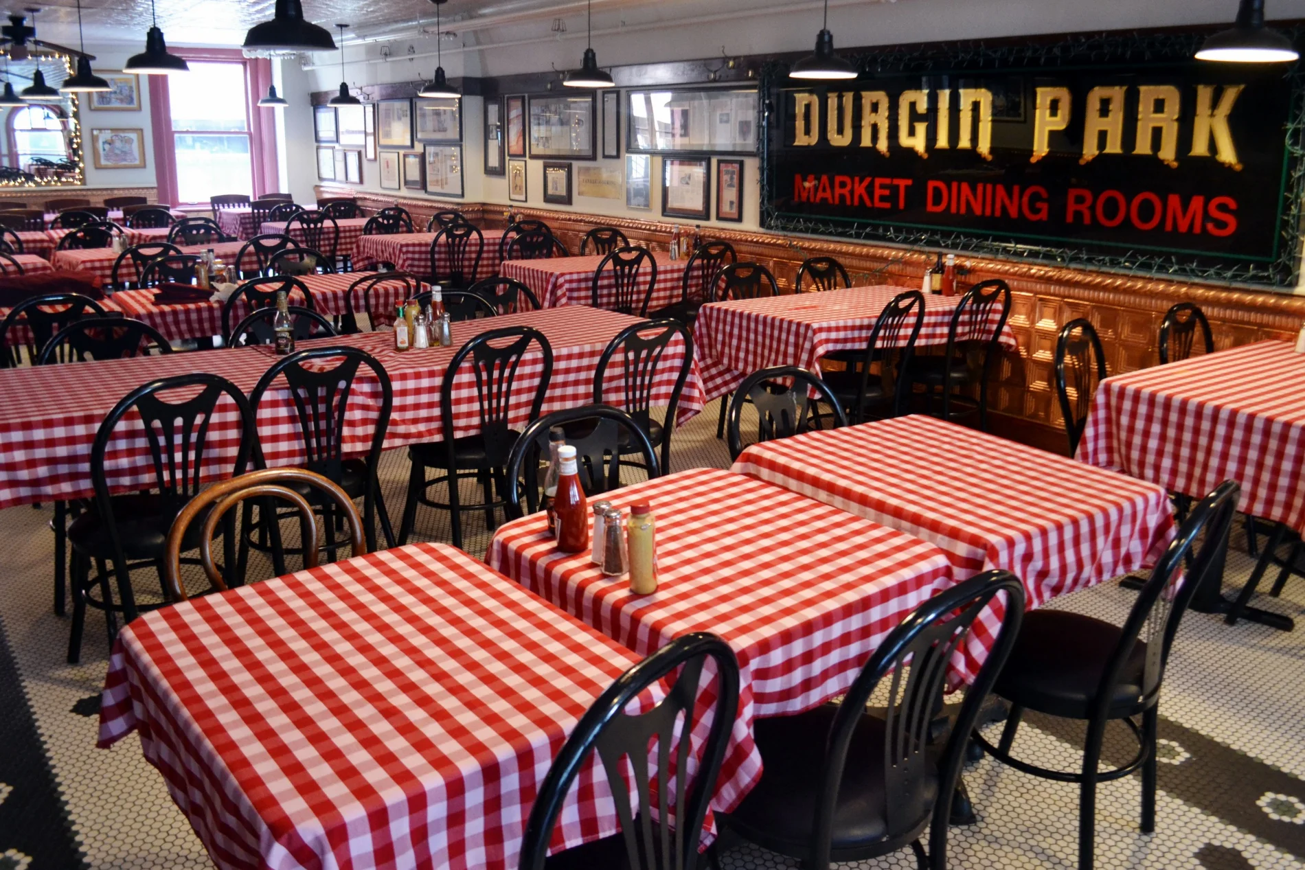 Durgin-Park-tables.jpg