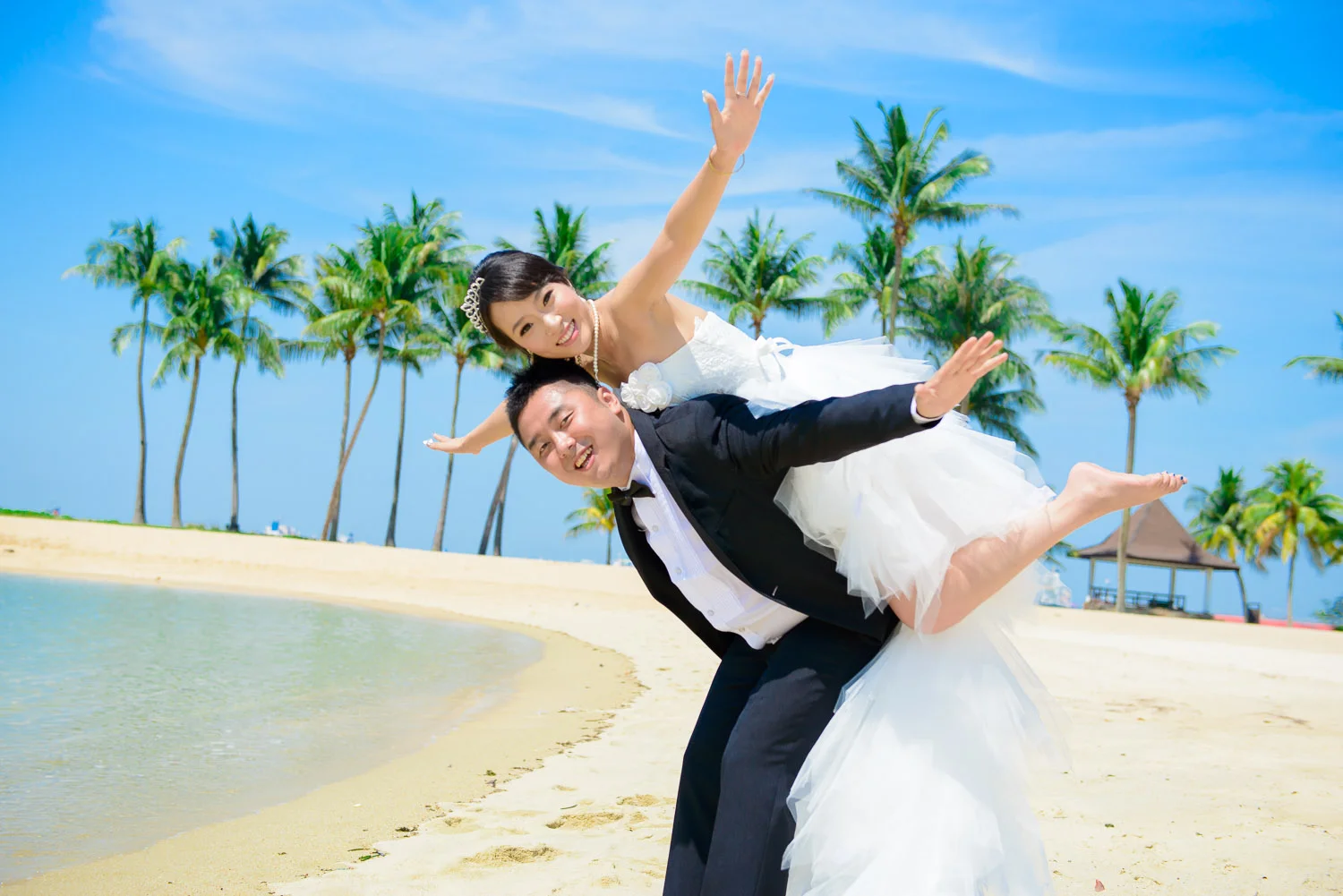 wedding photo couple flying at beach