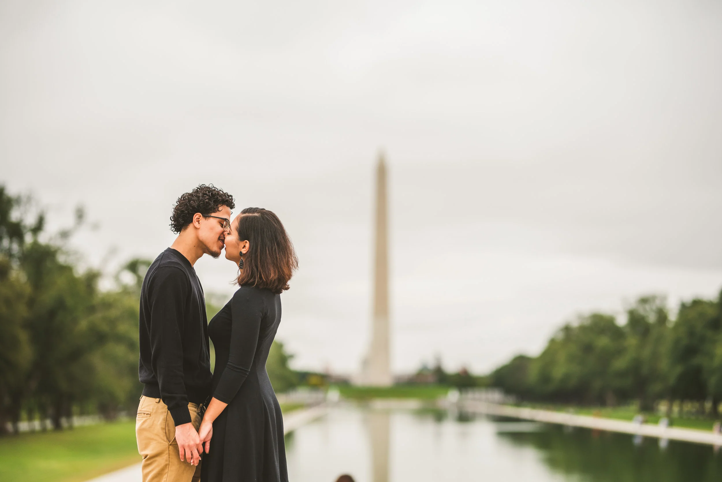 Couple Kissing infront of the Washington Monument in Washington D.C
