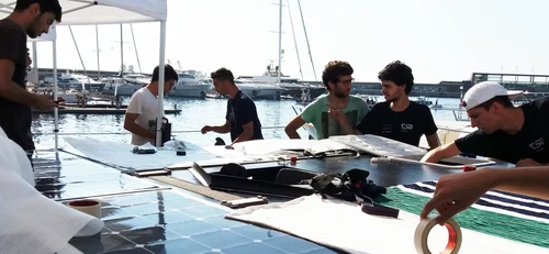 Técnico Solar Boat image
