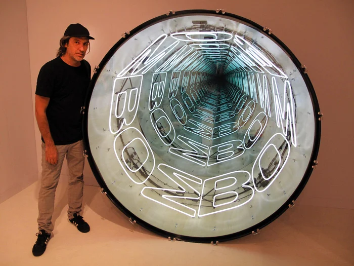33_Ivan Navarro_lo.jpg